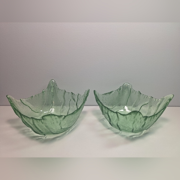 Vintage green pressed bowls set of 2 - Picture 9 of 15